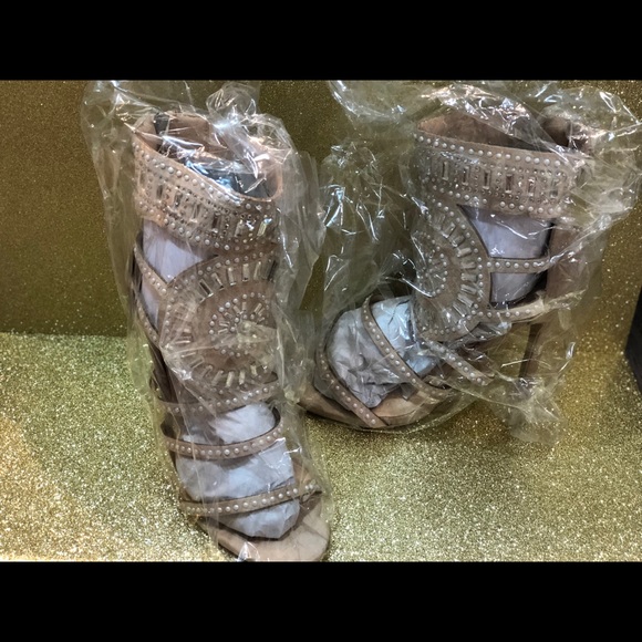 Beige statement sandals. Brand new with box. - Picture 4 of 5